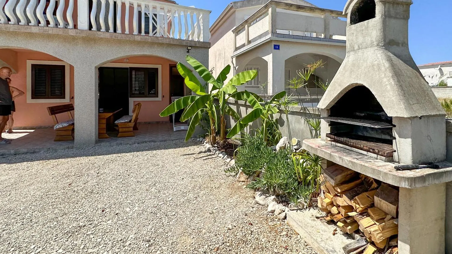 Pahert Beach Apartment Vir